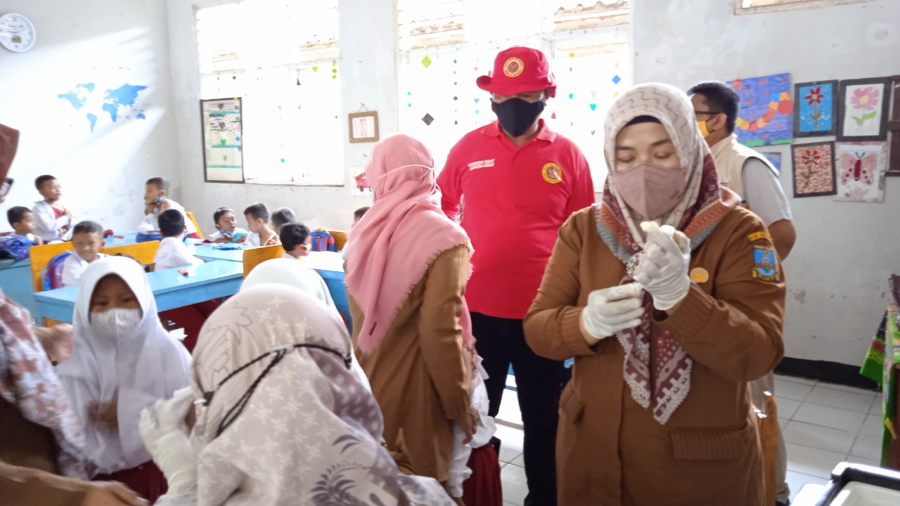 Sekolah di Kecamatan Binuang Menjadi Target BIN Lakukan Vaksinas Sekolah di Kecamatan Binuang Menjadi Target BIN Lakukan Vaksinas