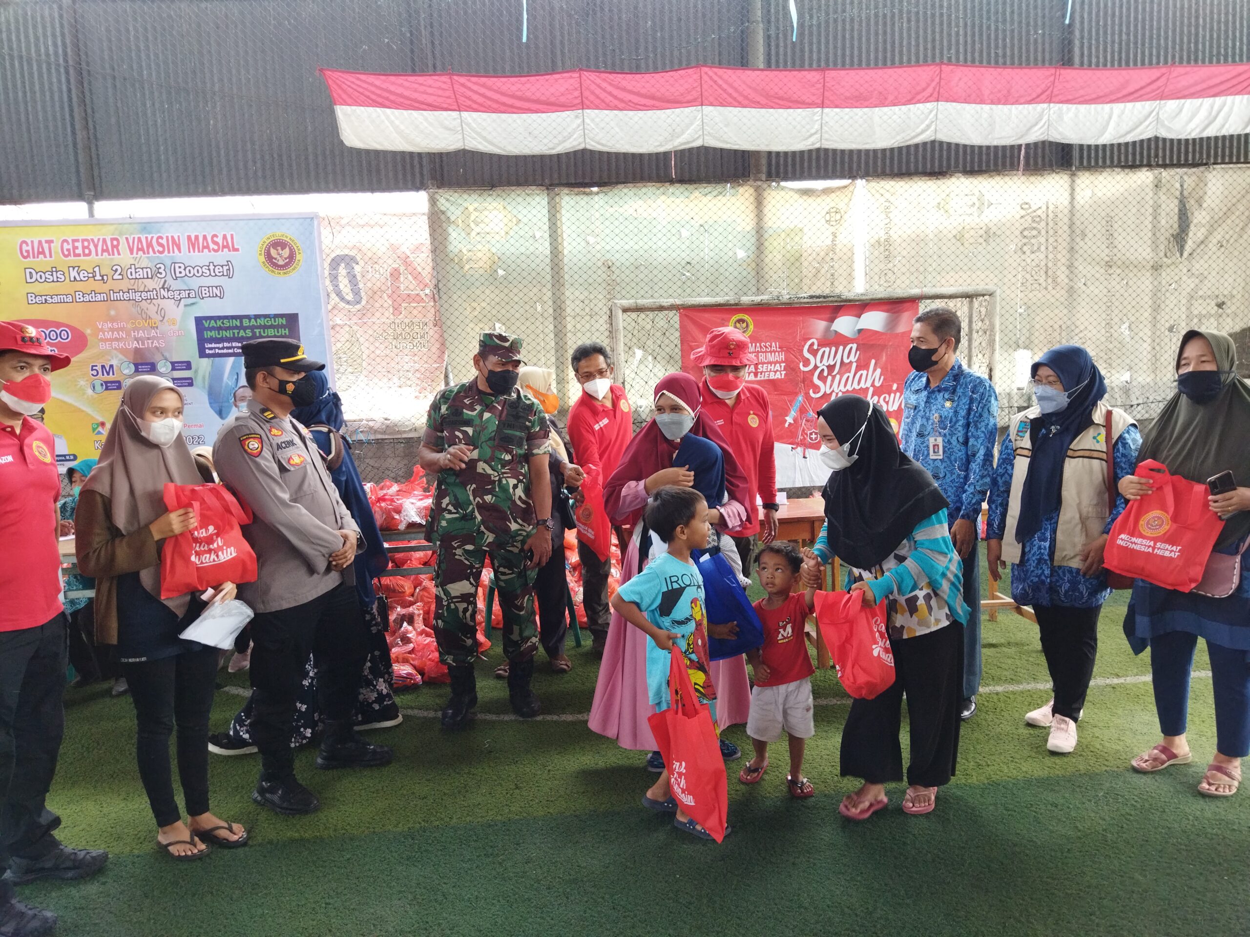 BIN Banten Laksanakan Gebyar Vaksinasi Masal dengan Sasaran 1000 Dosis di Desa Cikande Permai. BIN Banten Laksanakan Gebyar Vaksinasi Masal dengan Sasaran 1000 Dosis di Desa Cikande Permai.