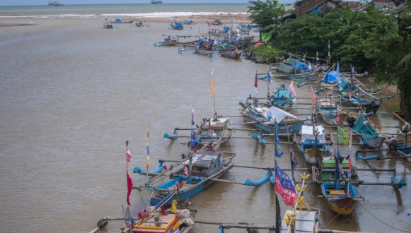 BBM Subsidi Bagi Nelayan di Teluk Labuan Banten Terpenuhi Tokoh Banten Dukung Penyesuaian Harga
