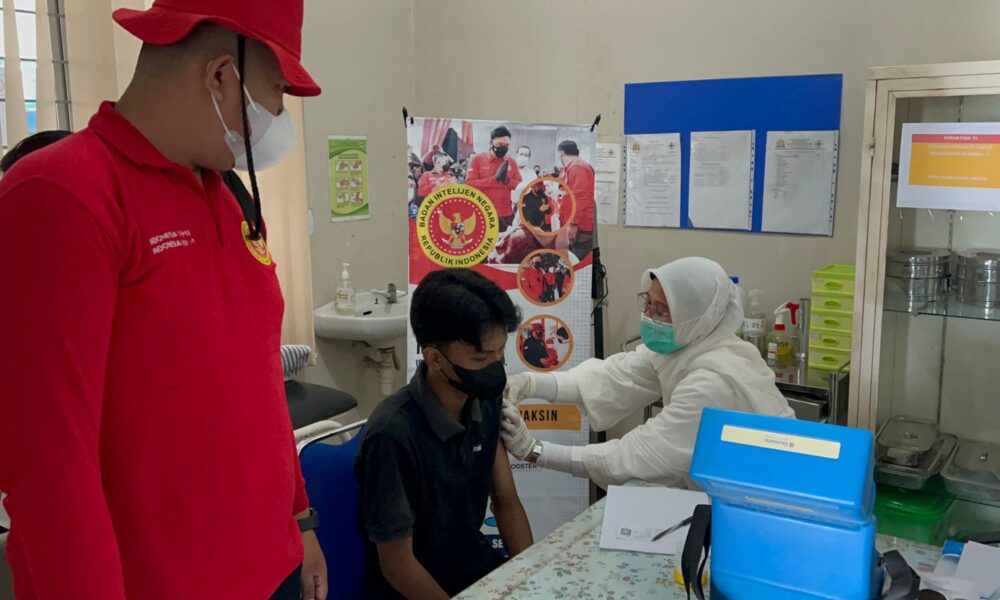 BIN Laksanakan Vaksinasi Covid-19 Dosis 1, 2, Dan Booster Di Kelurahan Unyur, Kota Serang