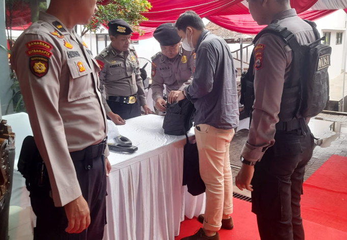 Guna Pelaksanaan Berjalan Aman dan Sukses, Polda Banten Laksanakan Pengamanan Rapat Pleno Rekapitulasi Tingkat Provinsi Guna Pelaksanaan Berjalan Aman dan Sukses, Polda Banten Laksanakan Pengamanan Rapat Pleno Rekapitulasi Tingkat Provinsi