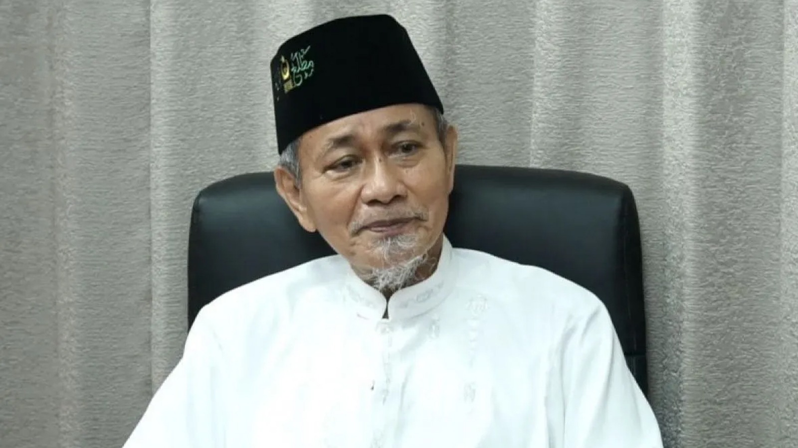 Kyai Embay Mulya : Jangan Nodai Perjuangan Syuhada Bangsa Dengan Pengibaran Bendera “Bajak Laut” Kyai Embay Mulya : Jangan Nodai Perjuangan Syuhada Bangsa Dengan Pengibaran Bendera “Bajak Laut”