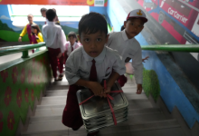 Makan Bergizi Gratis Menyehatkan Anak Bangsa, Menggerakkan Ekonomi Warga Makan Bergizi Gratis Menyehatkan Anak Bangsa, Menggerakkan Ekonomi Warga